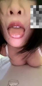 舌头诱惑，女生已成年